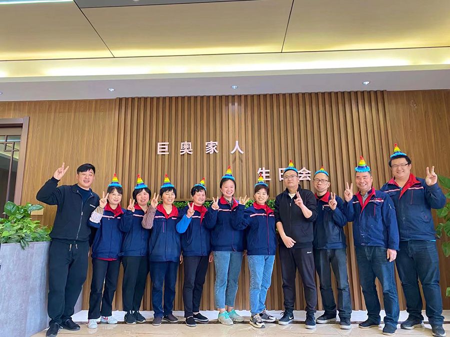 巨奧家人們：工作再忙，也不妨一起歡聲笑語過生日
